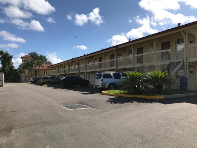 Days Inn By Wyndham Jacksonville Baymeadows Exterior foto