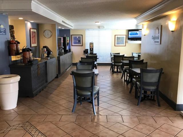 Days Inn By Wyndham Jacksonville Baymeadows Exterior foto